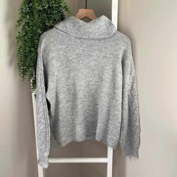 Love & Ellie Cowl Neck Long Sleeve Gray Knit Sweater Women's Large - Picture 2 of 5